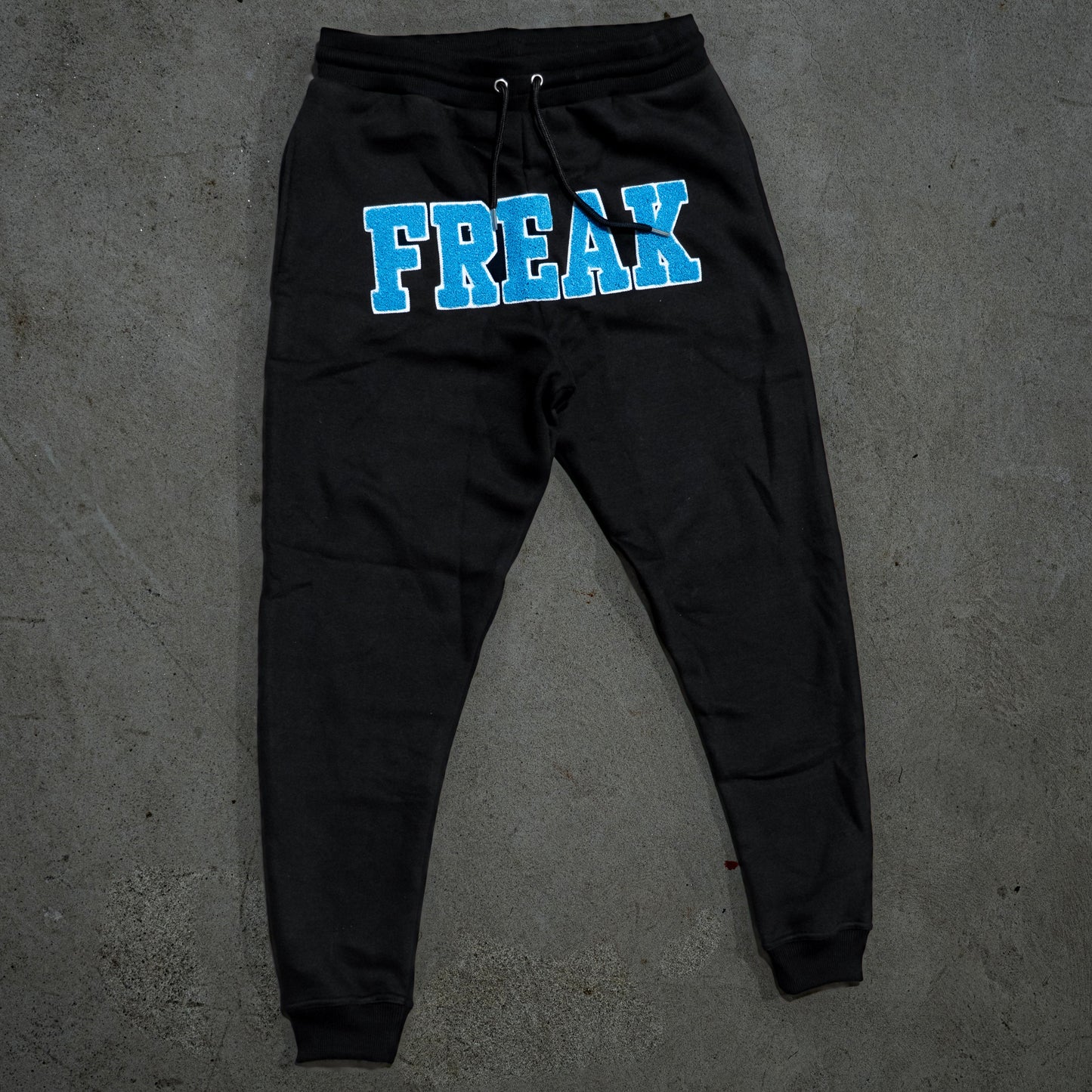 BLACK/BLUE - SIGNATURE FREAK TRACKPANTS