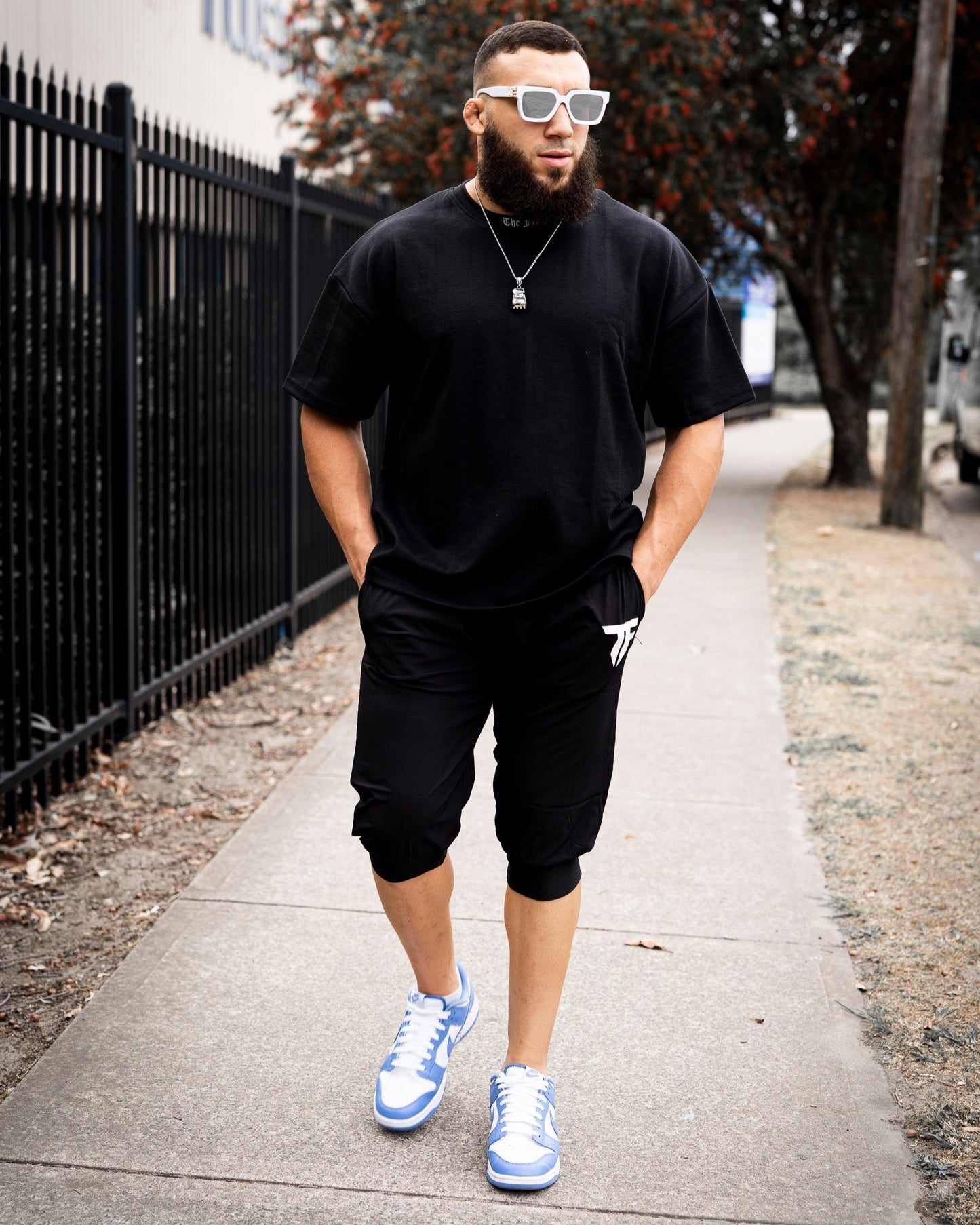 BLACK - 3/4 TAPERED SHORTS ELASTIC WAIST BAND